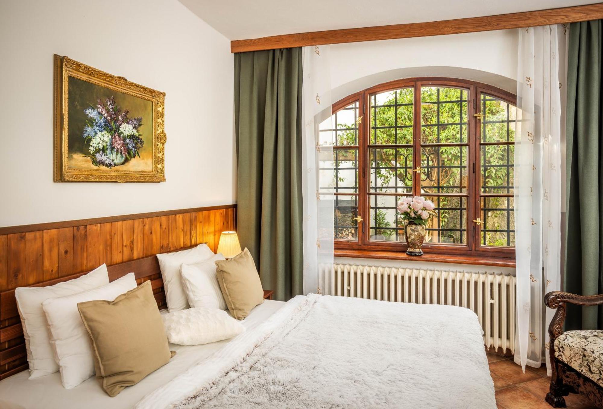 Apartment Dlouha 93 *